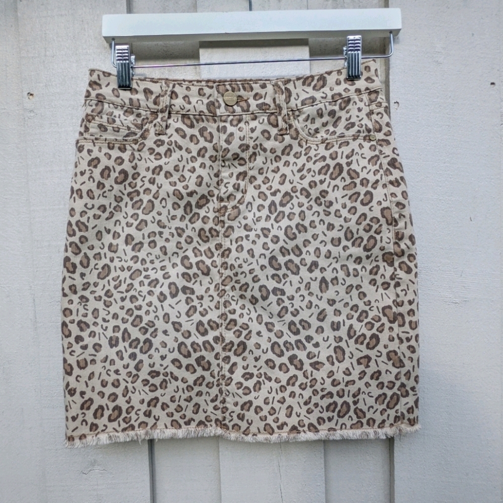 NWOT LEOPAR MINI SKIRT